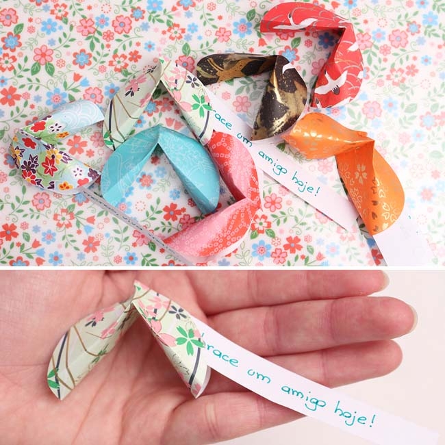 Biscoitos da sorte feitos de papel podem ser usados como lembrancinhas, acompanhando presentes